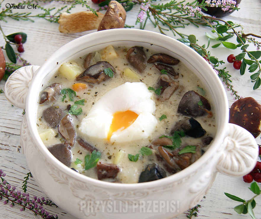 Kulajda - gęsta zupa grzybowa z jajkiem w koszulce