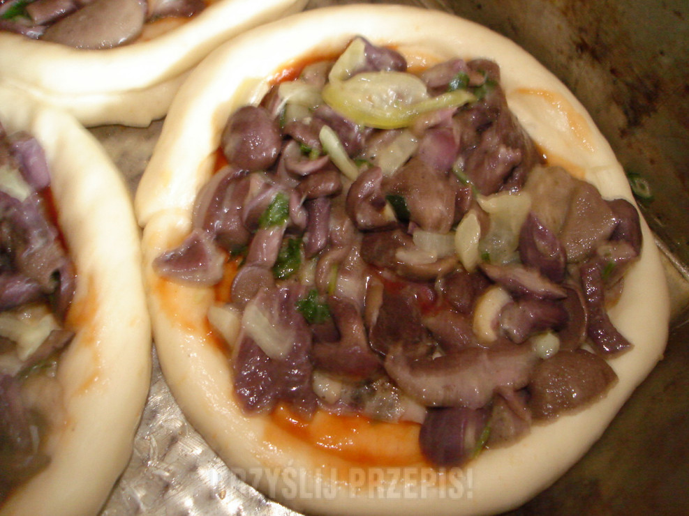 Mini pizze z nadzieniem grzybowym