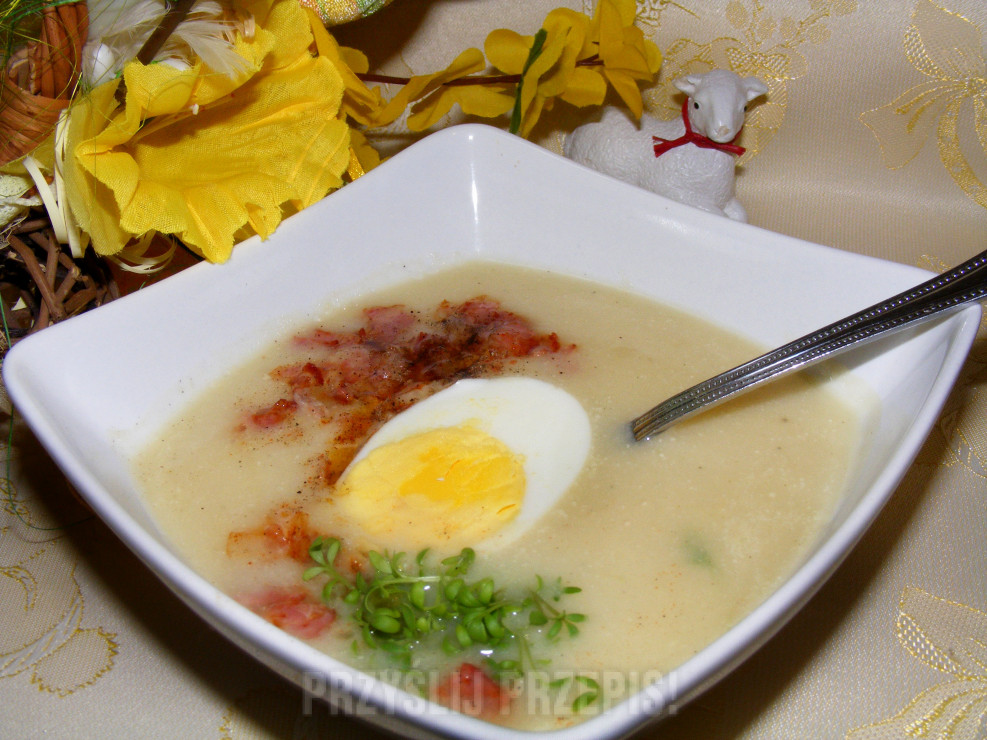Zupa ziemniaczano chrzanowa z jajkiem i boczkiem
