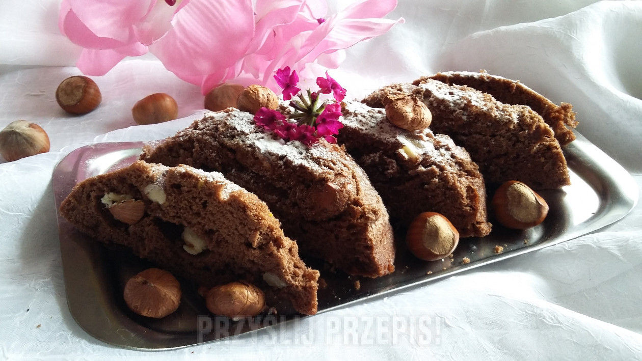kakaowe ciasto z fasola i orzechami laskowymi