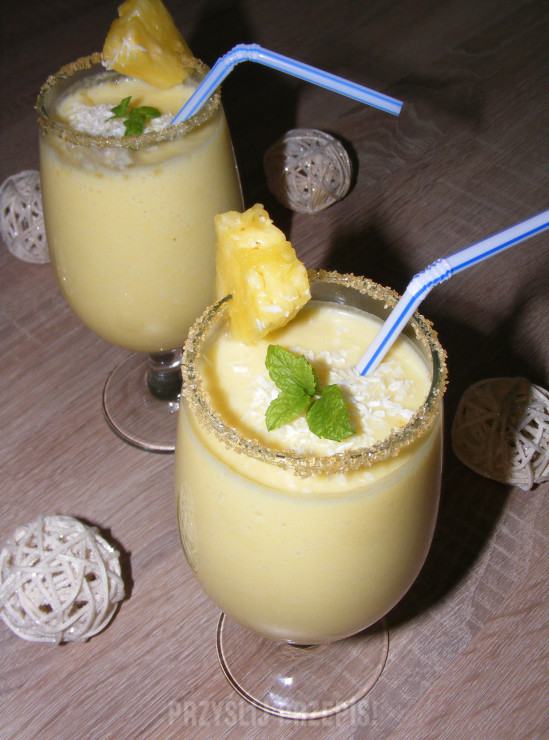 Koktajl_drink ananasowo kokosowy