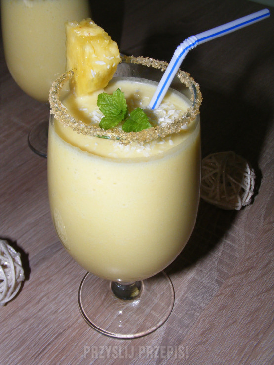 Koktajl_drink ananasowo kokosowy
