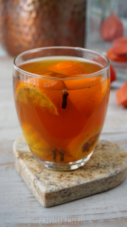Herbata z mandarynka i pigwowcem