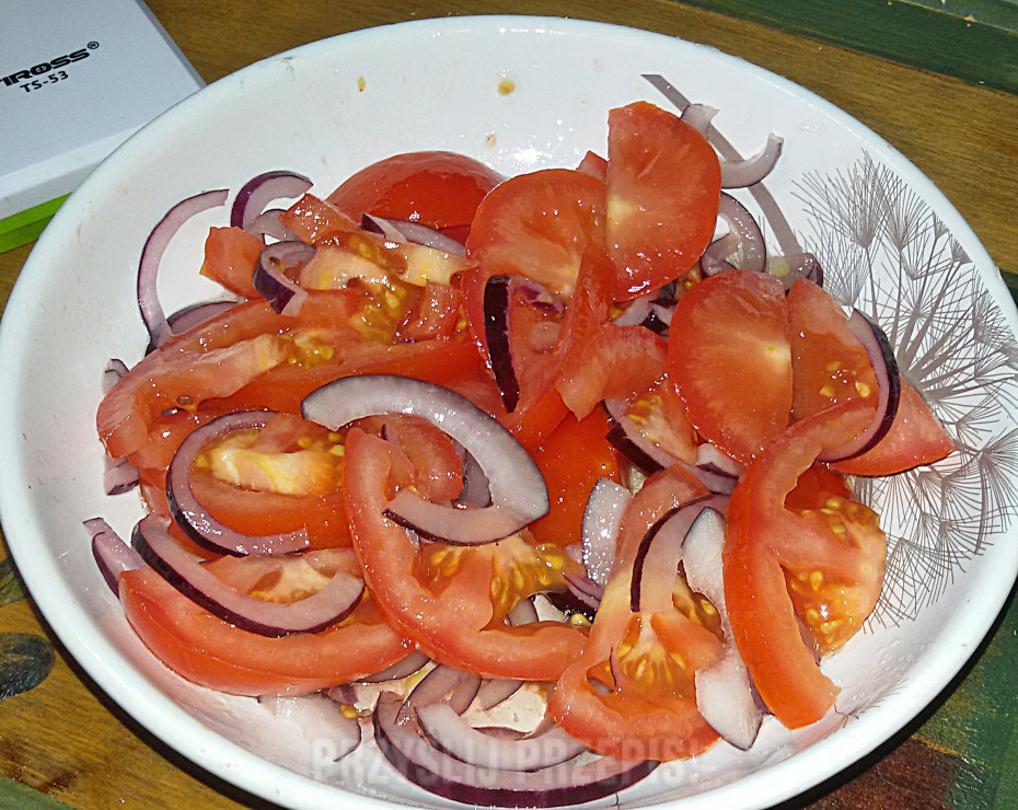 sałatka z pomidorów