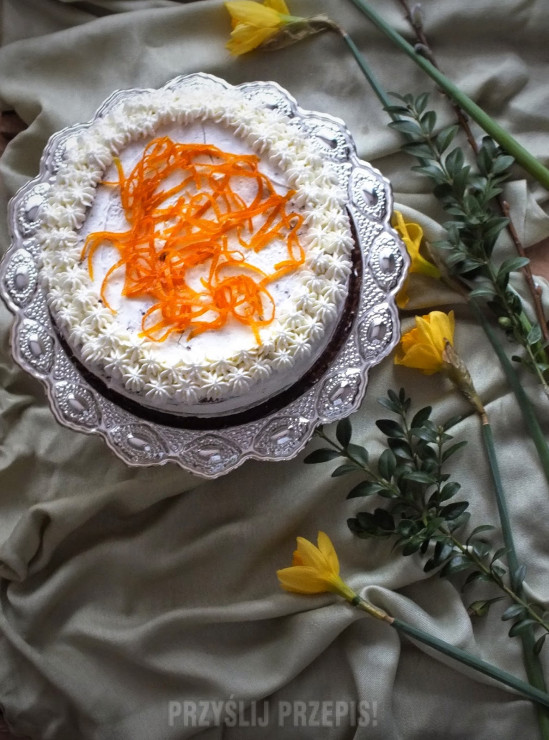 Tort marchewkowy przełożony marmoladą pigwową i kremem mascarpone