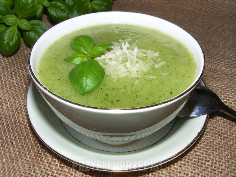 Kremowa zupa ziemniaczana z bazylią