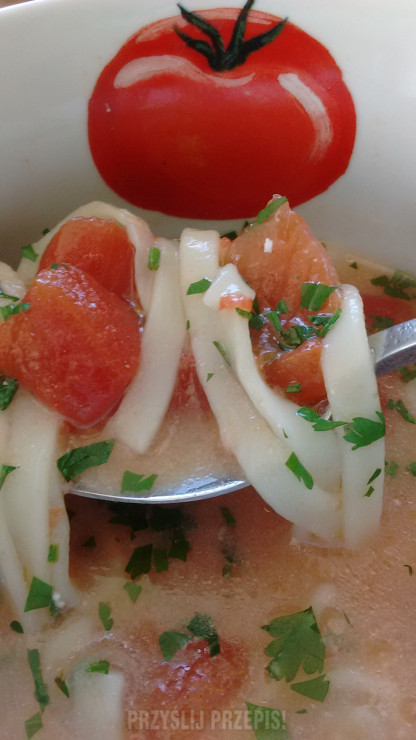 Pyszna zupa ze świeżych pomidorów