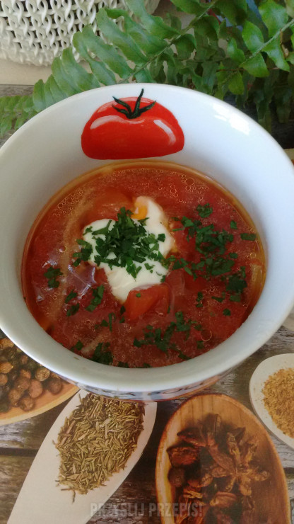 pyszna zupa ze świeżych pomidorów