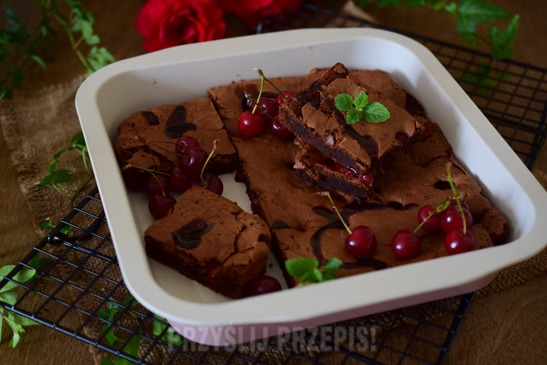 Miętowo-czekoladowe brownie z wiśniami