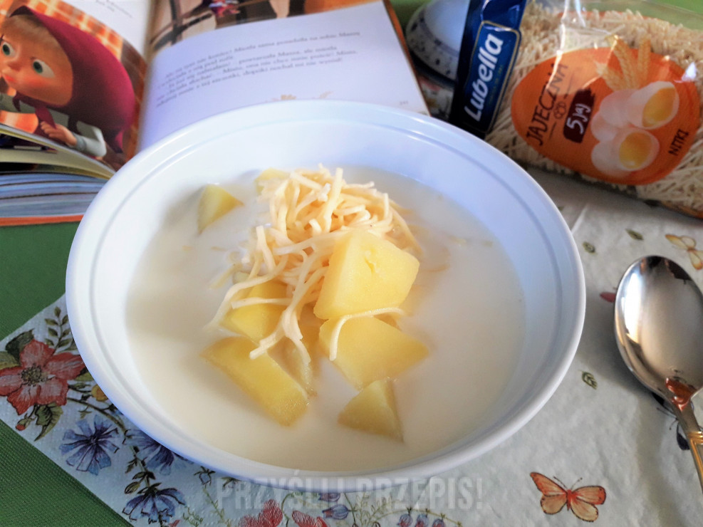 Zupa mleczna z ziemniakami i makaronem