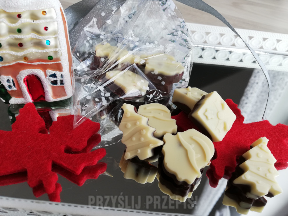 Świąteczne  czekoladki z nugatem i krokantem orzechowym
