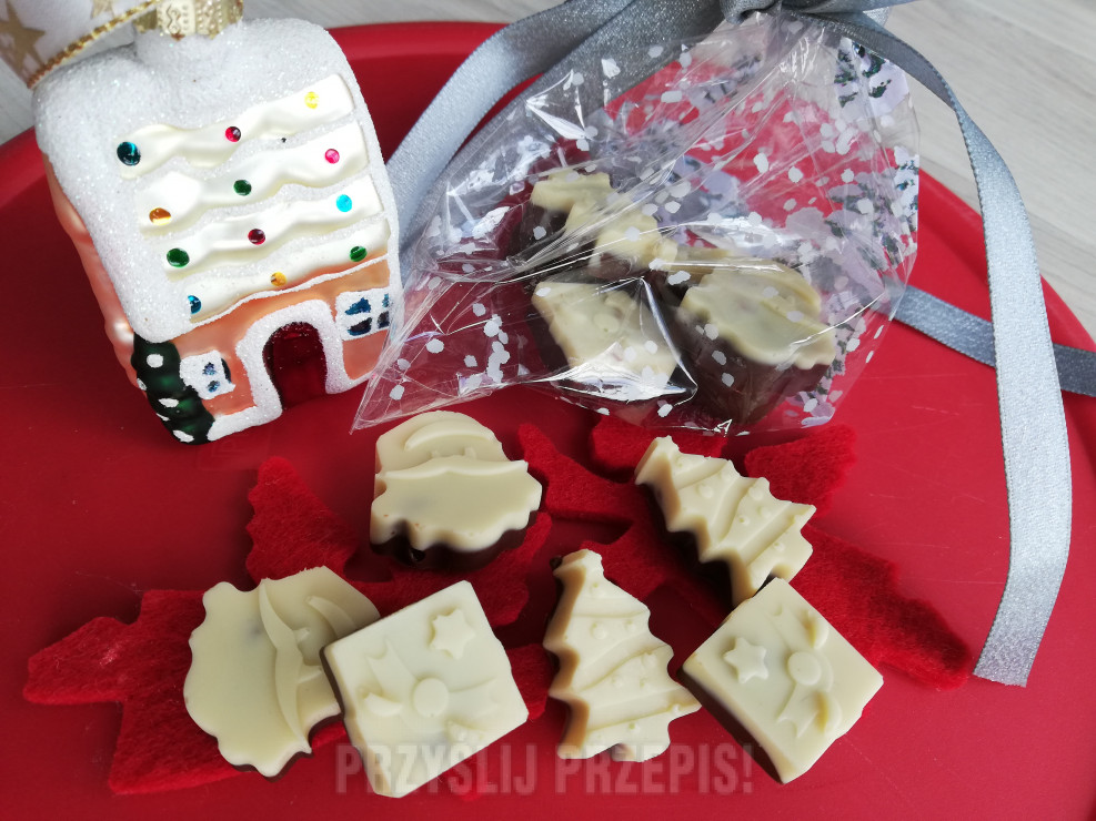 Świąteczne  czekoladki z nugatem i krokantem orzechowym