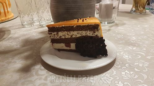 TORT "MLECZNA KANAPKA" Z DRIP-CAKE