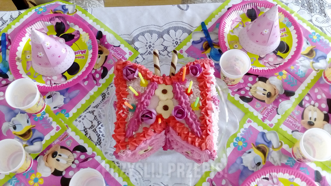 Tort różowy motyl