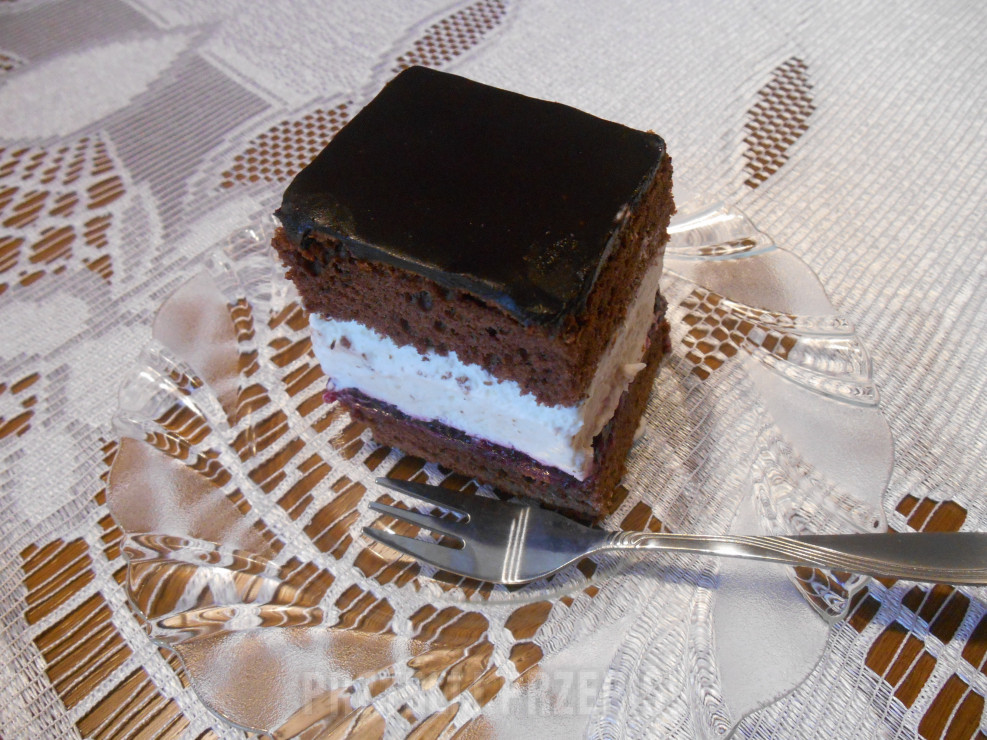 Ciasto czekoladowe z bitą śmietaną