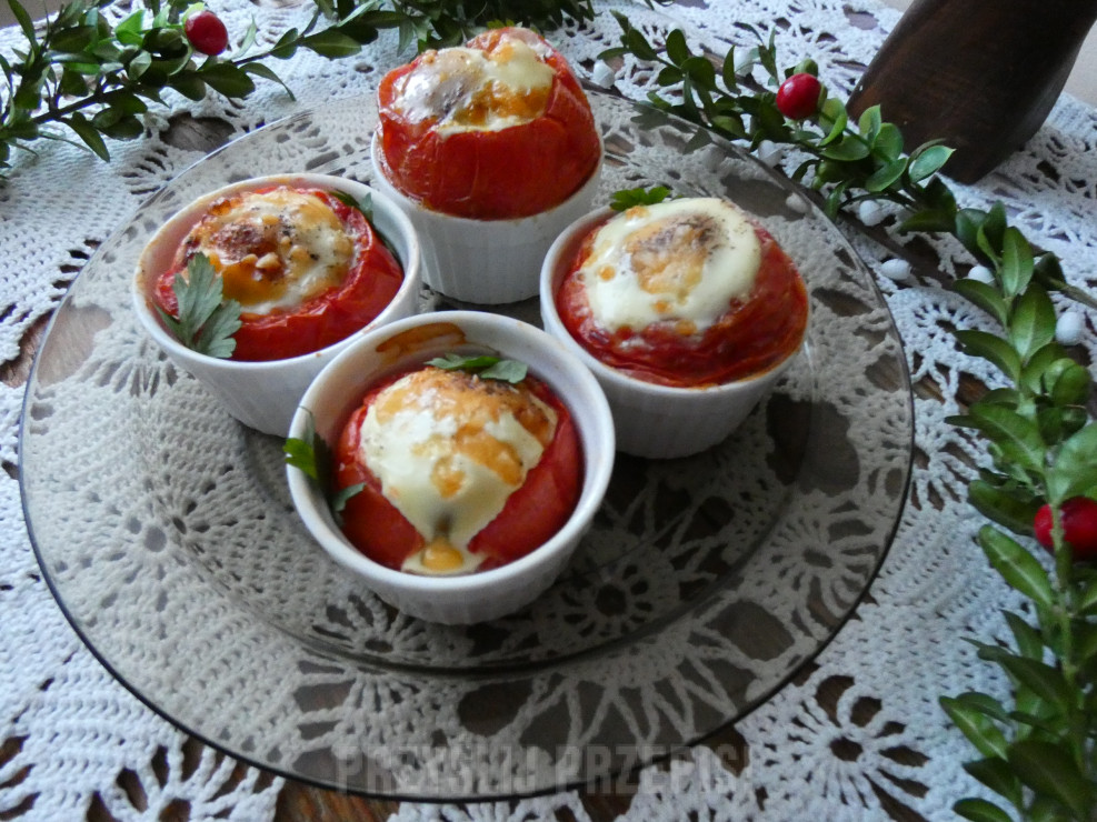 jajka sadzone w pomidorowych kokilkach