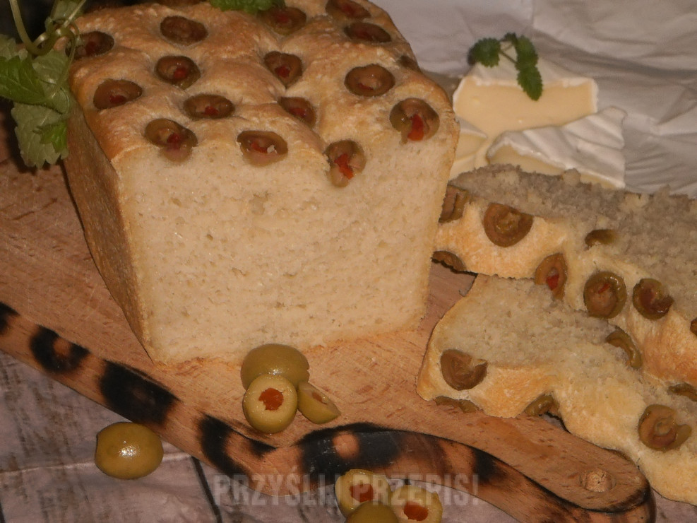 chleb z oliwkami