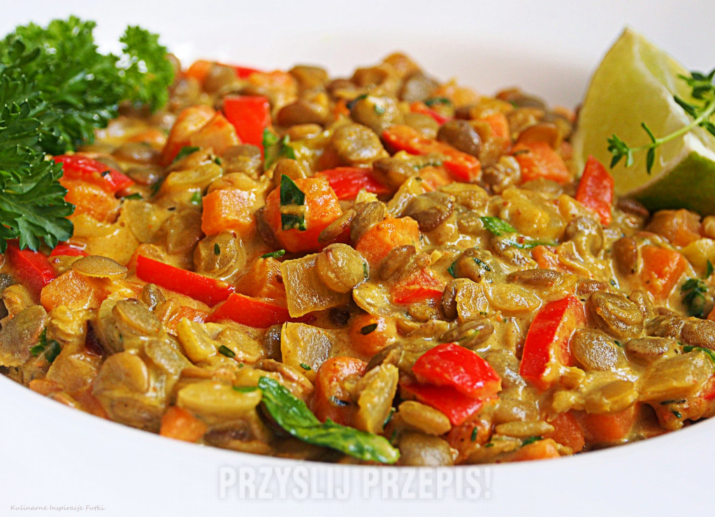 Warzywne curry z zieloną soczewicą