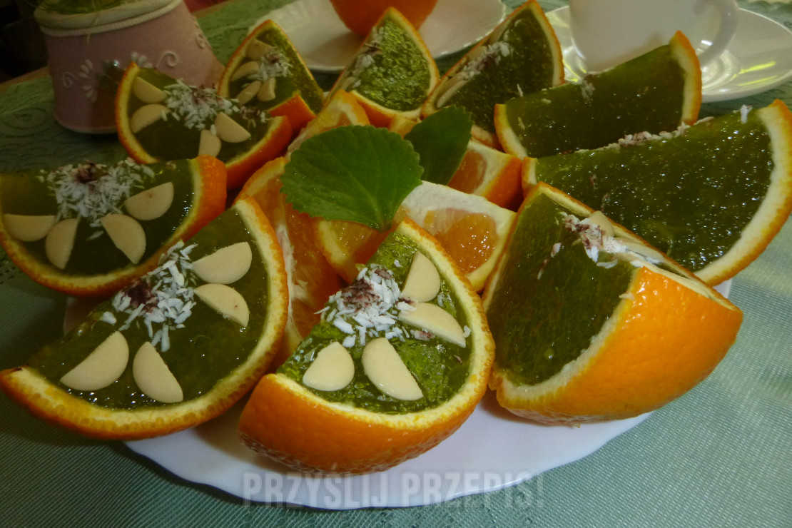 Owocowa galaretka w pomarańczowych pucharkach