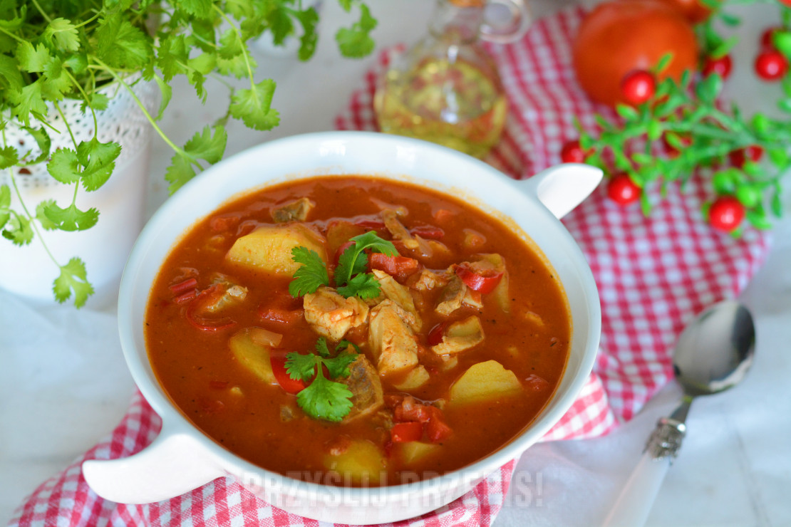 Zupa rybna na pomidorach z orientalnymi smakami