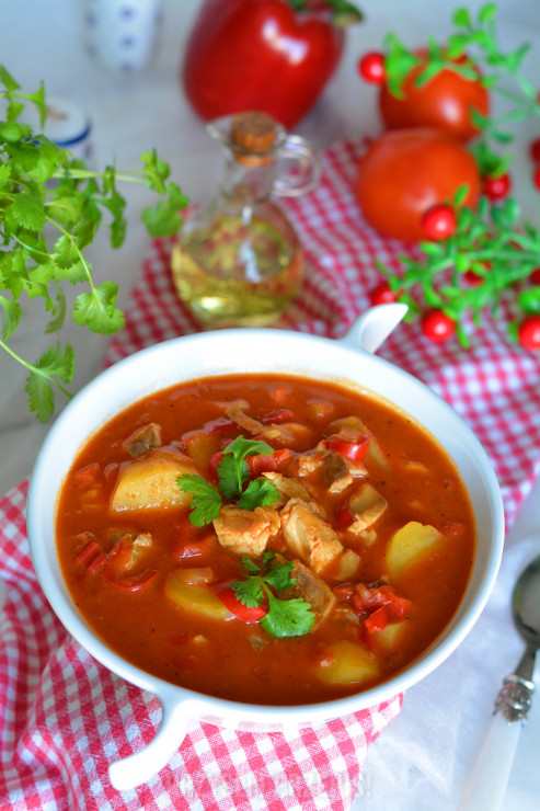 Zupa rybna na pomidorach z orientalnymi smakami