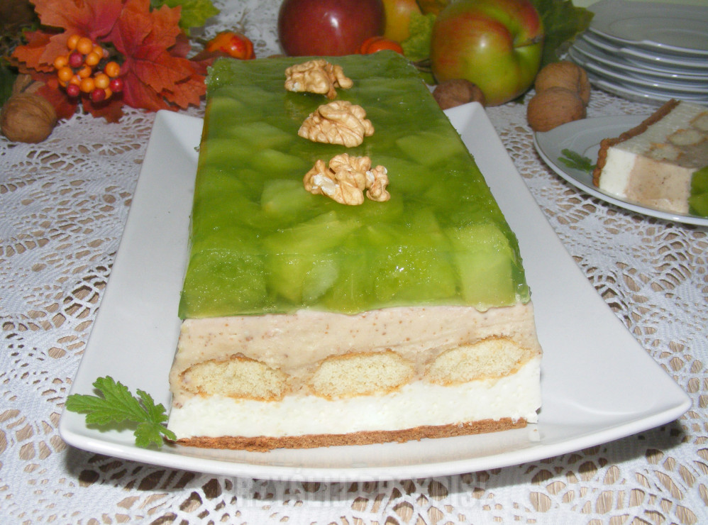 Ciasto jabłkowo-orzechowa fantazja bez pieczenia