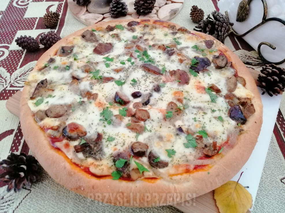 Pizza z borowikami i mozzarrelą