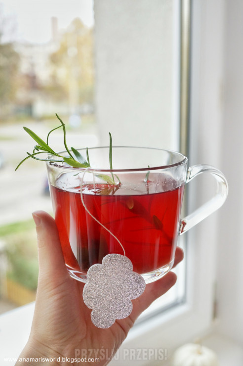 aromatyczna truskawkowa herbata z rozmarynem