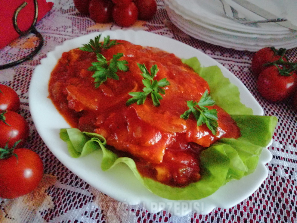 Miruna w sosie pomidorowym na ciepło