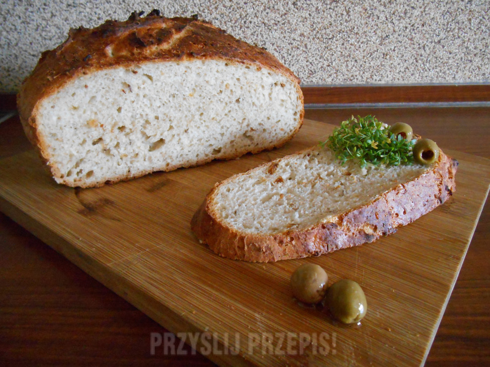 Chleb na drożdżach z cebulką i kminkiem
