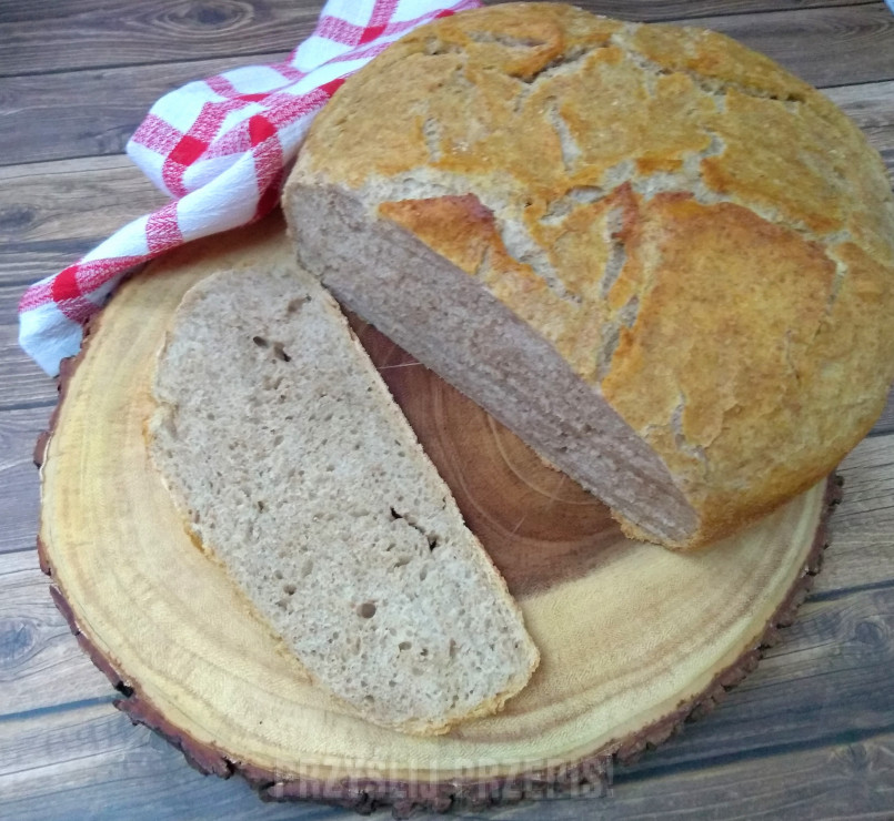 Chleb na zakwasie pieczony w garnku