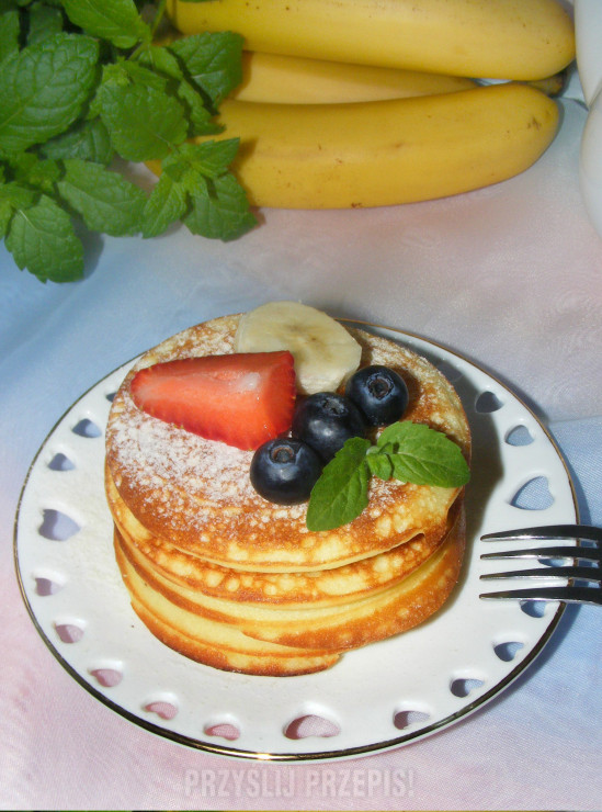 Placuszki (pancakes) z mąki jaglanej na serku waniliowym