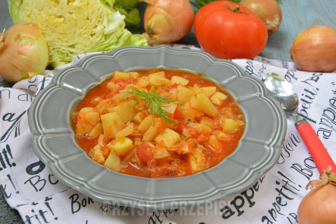 Pomidorowa zupa z młodej kapusty