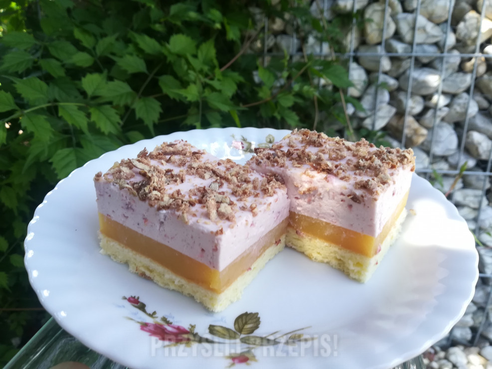 Ciasto biszkoptowe pomarańczowo-truskawkowe