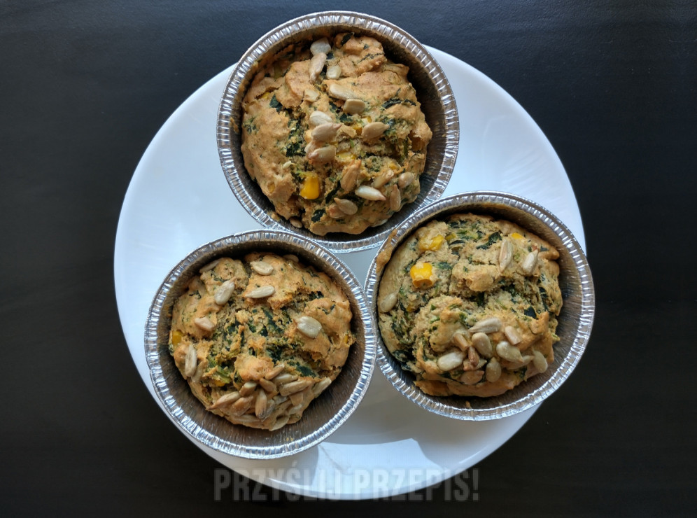 Wytrawne owsiano-żytnie muffinki ze szpinakiem i kukurydzą