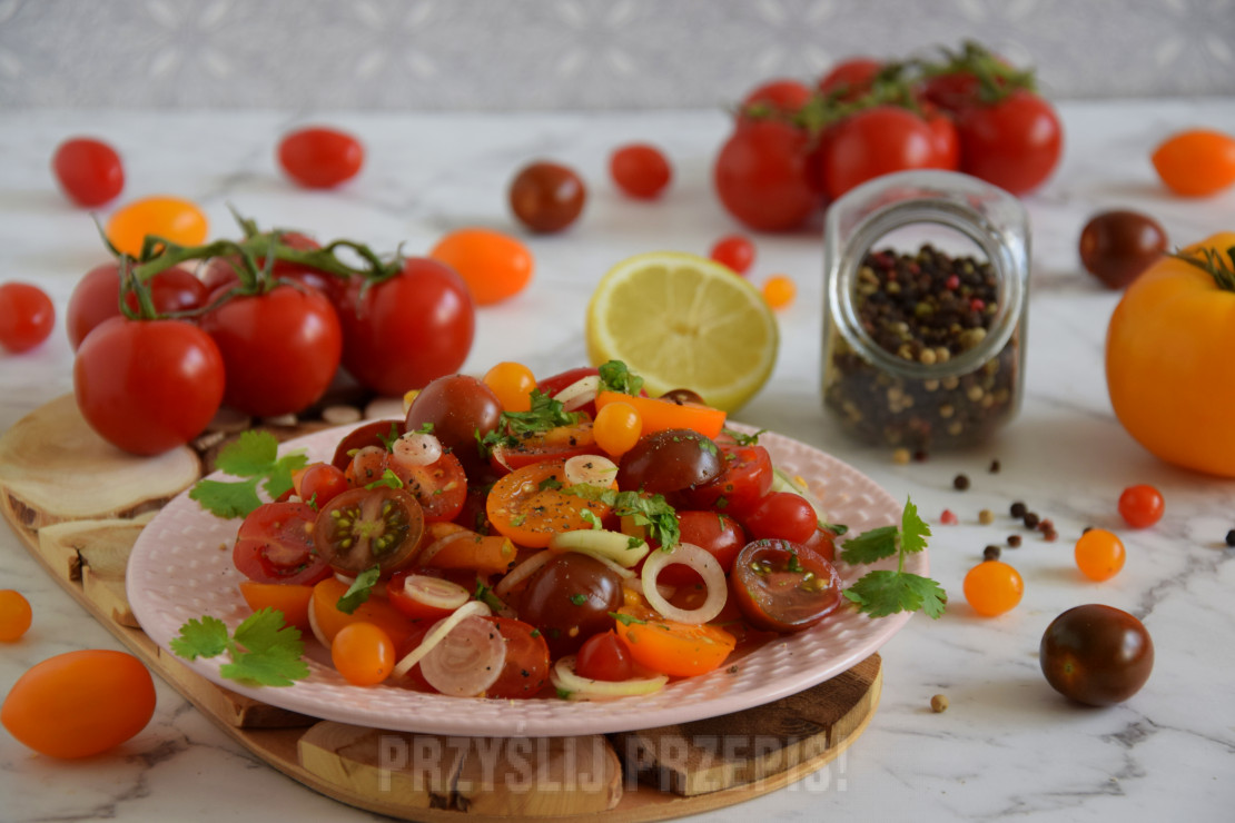 Sałatka z mieszanych pomidorów
