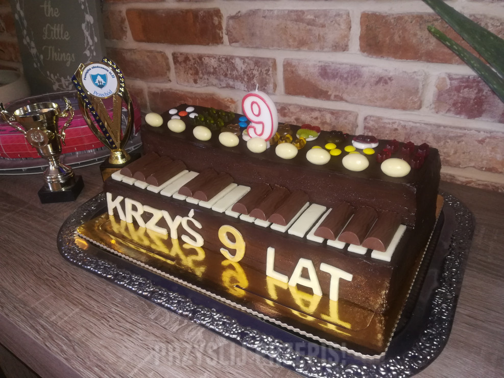 Tort urodzinowy "Pianino"