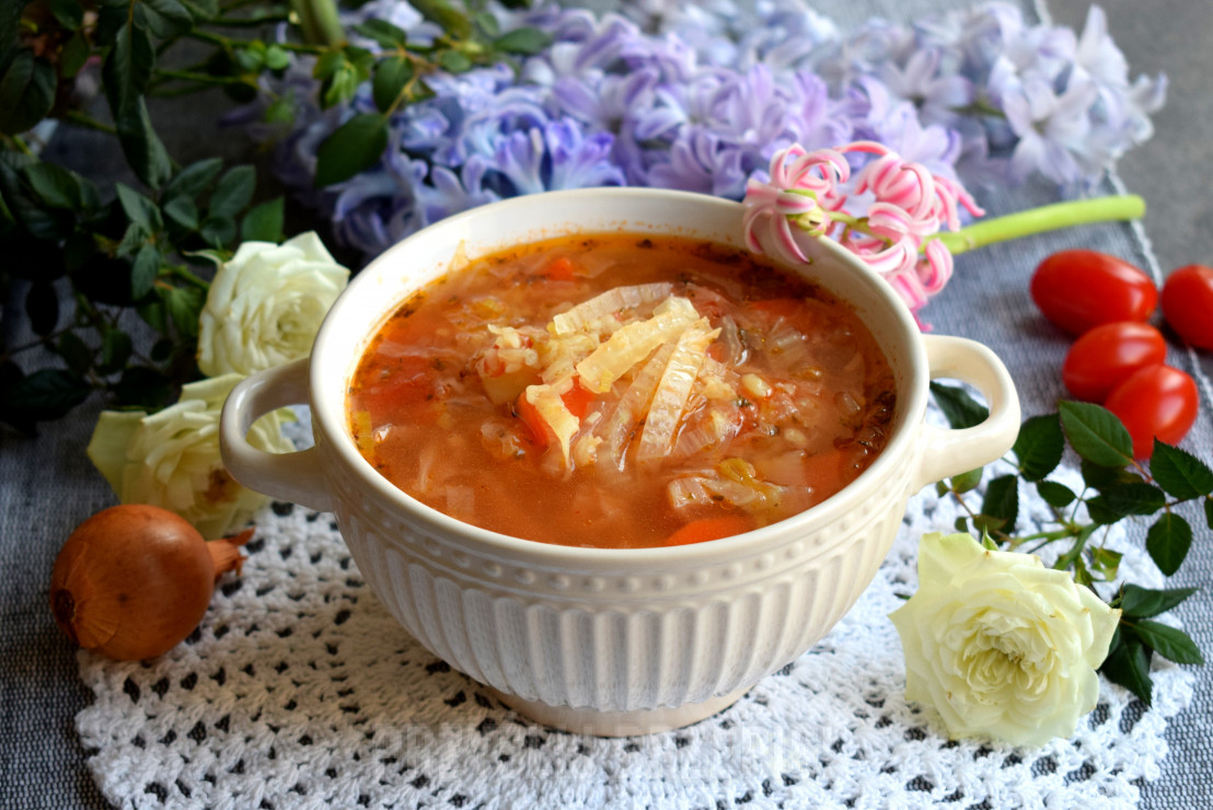 Zupa z kapusty pekińskiej z kaszą bulgur i pomidorami