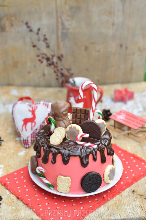 Bożonarodzeniowy drip cake z czekowiśnią