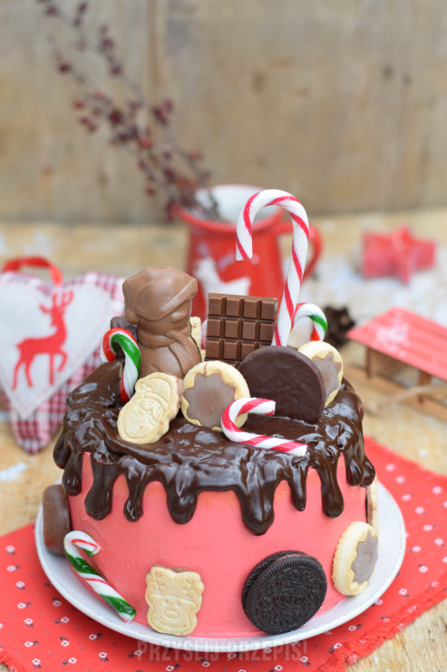 Bożonarodzeniowy drip cake z czekowiśnią