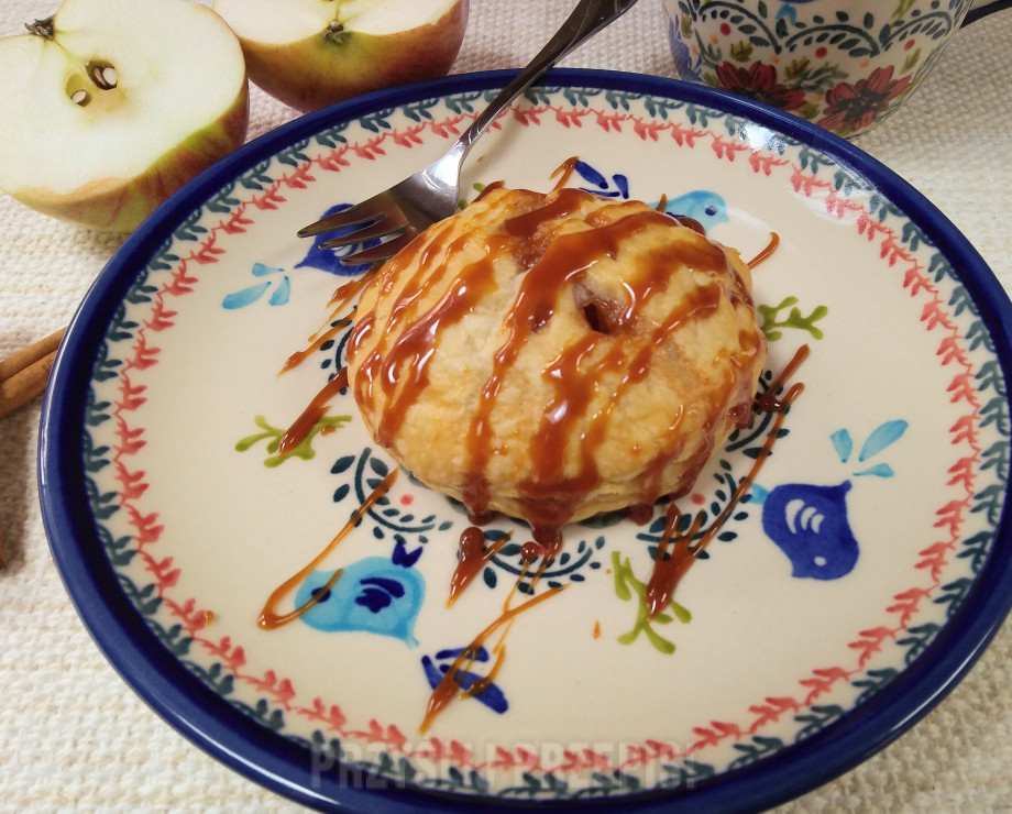 Mini tarty z ciasta francuskiego nz jabłkami i karmelem