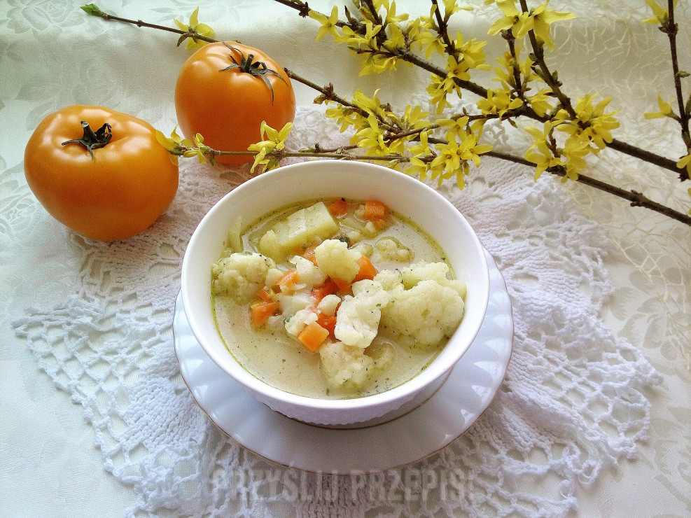 zupa kalafiorowa z trawą cytrynową