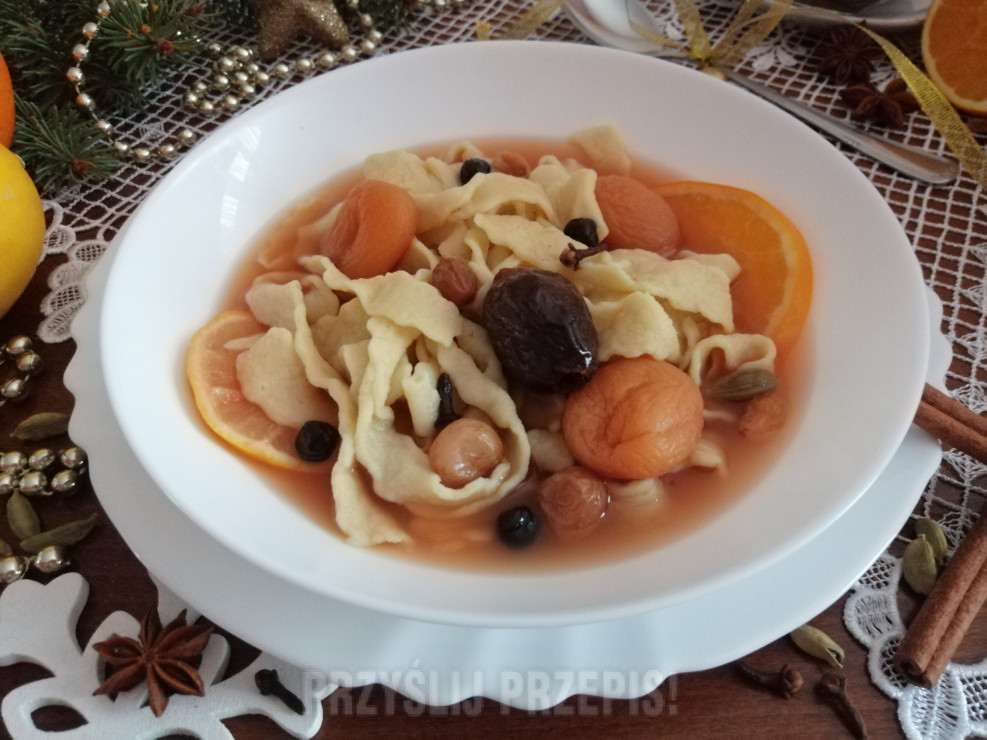 Zupa z owoców suszonych z nutą korzenno - cytrusową z kluskami grubo siekanymi
