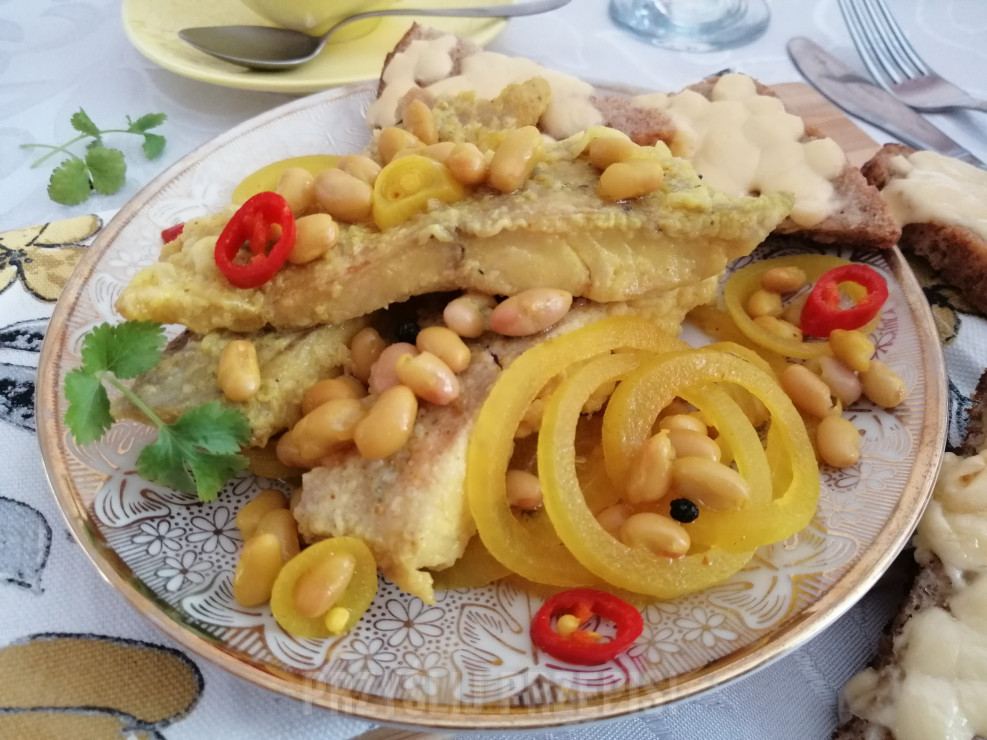 Ryba z fasolką w aromatycznej zalewie z ostrą papryczką i curry