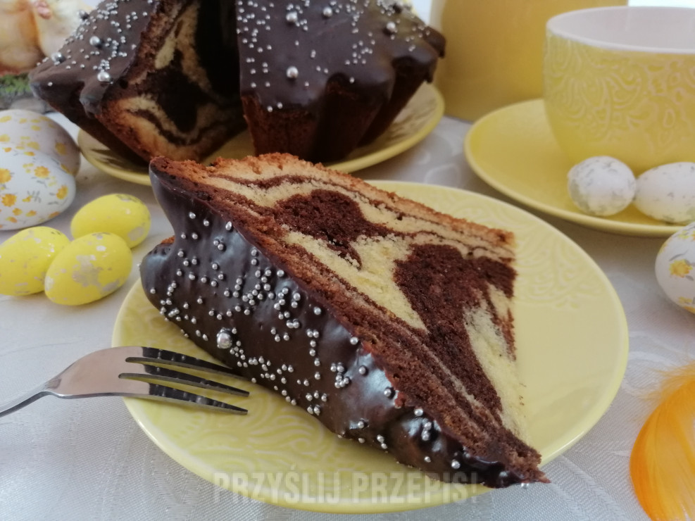 Śmietankowo - rumowa marmurkowa babka w czekoladzie