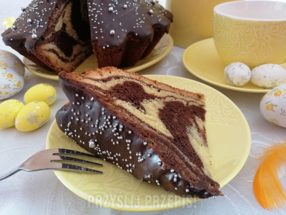 Śmietankowo - rumowa marmurkowa babka w czekoladzie