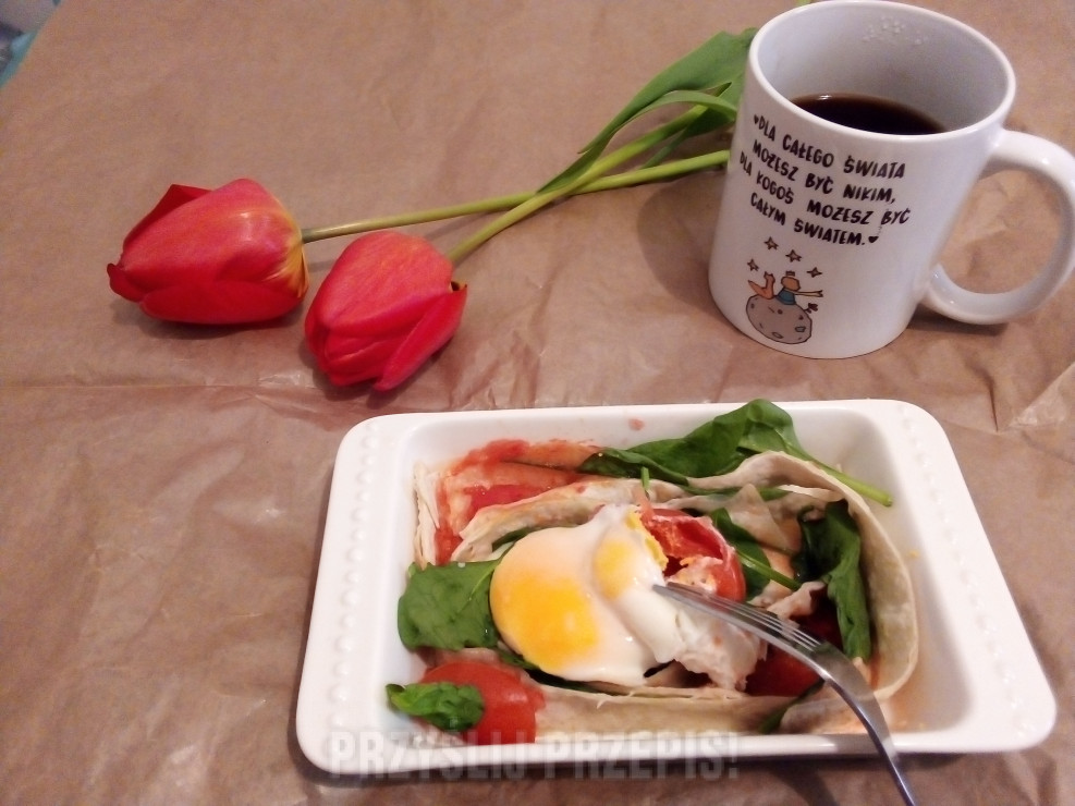 Fit  śniadanie - jajko w pomidorze z mikrofali