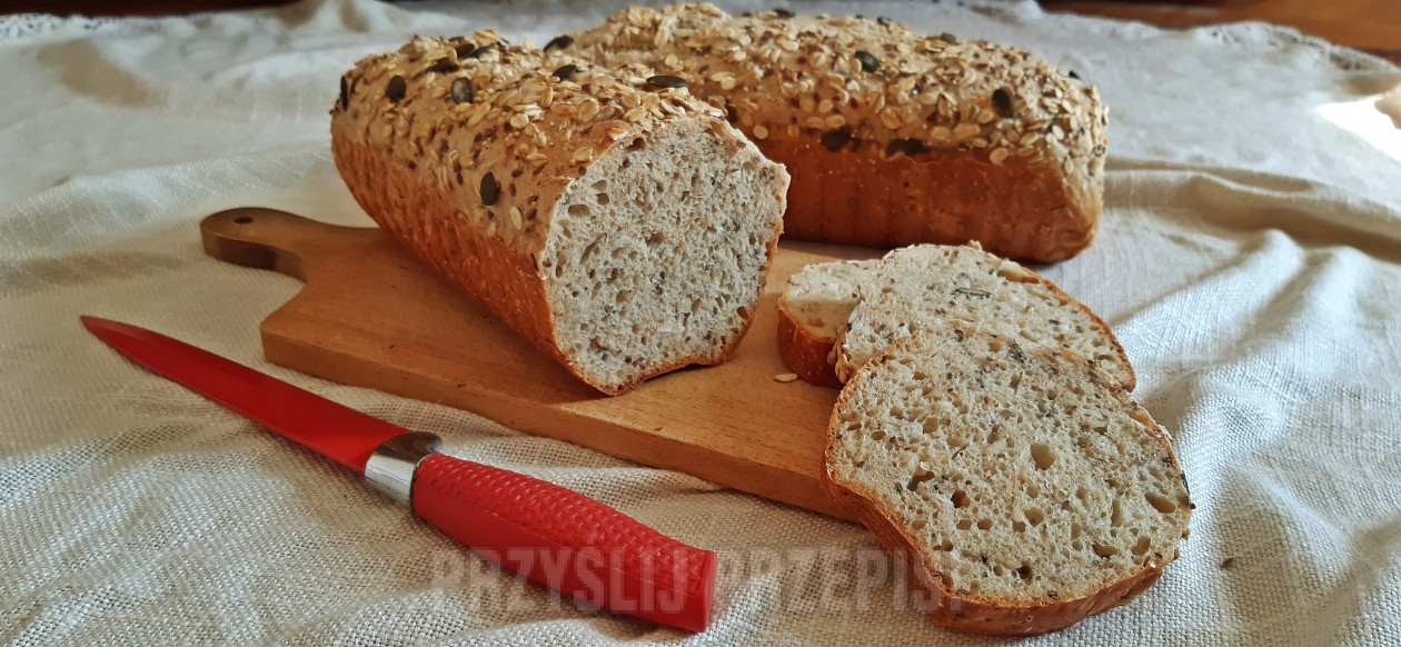 Najprostszy domowy chleb z ziarnami - łyżką mieszany