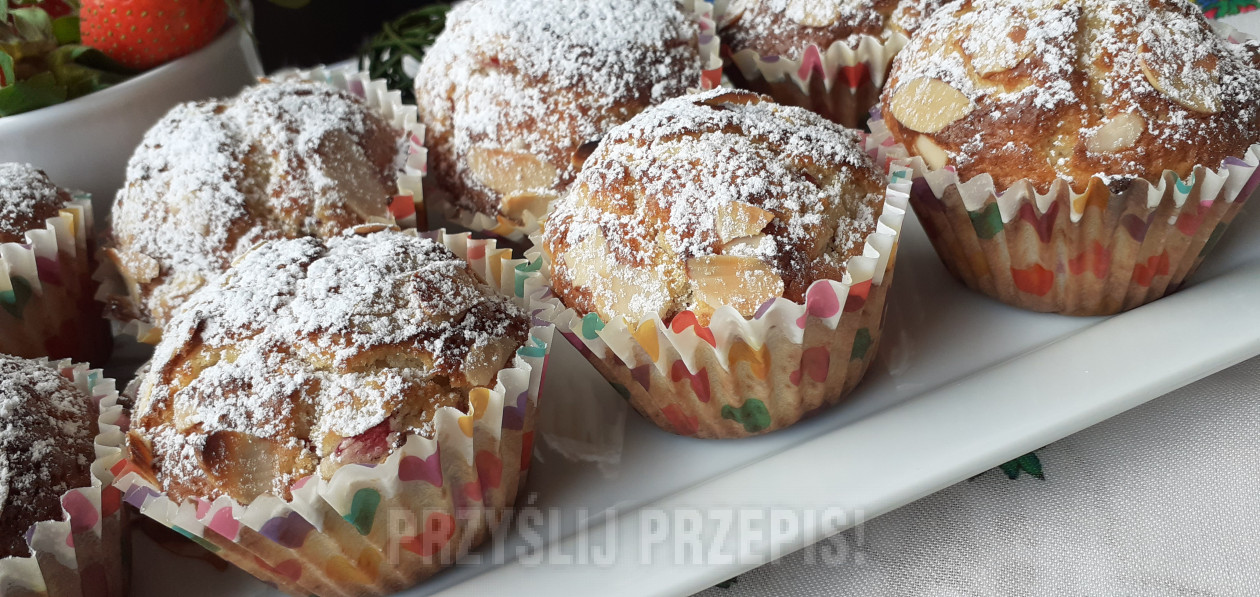 Migdałowe muffinki z rabarbarem (bez cukru)