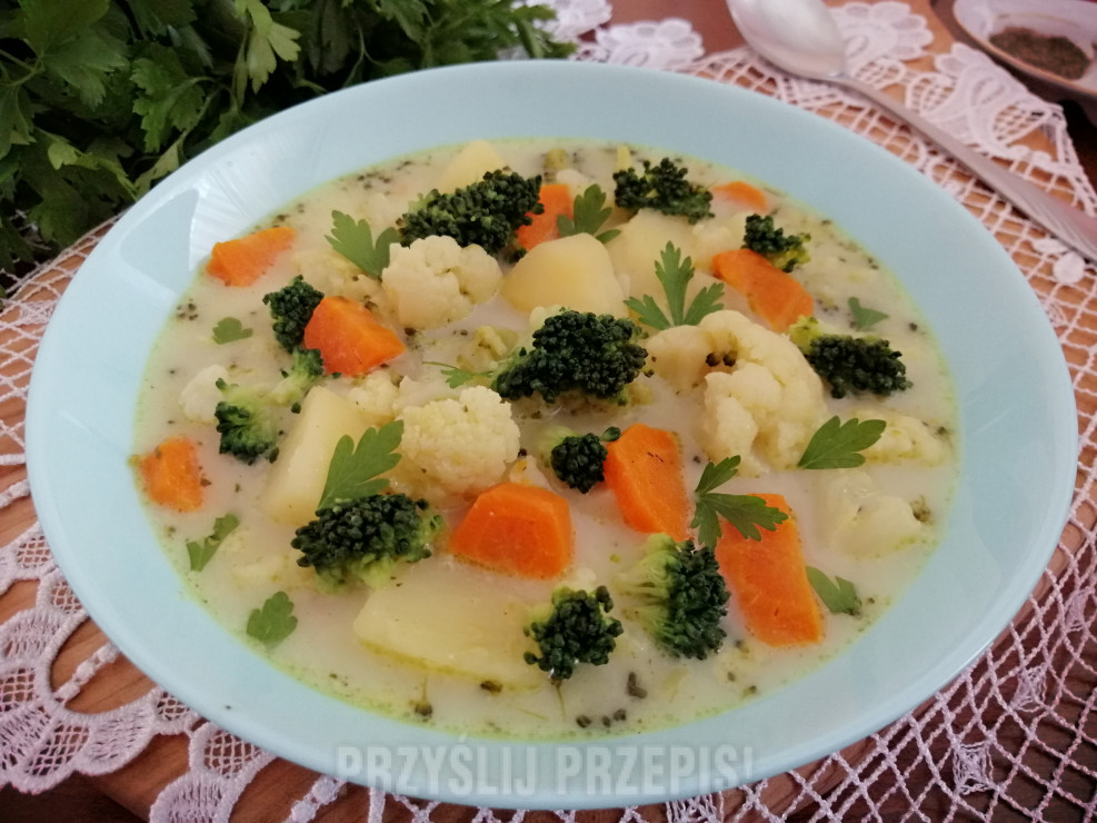 Zupa z kalafiorem i brokułem
